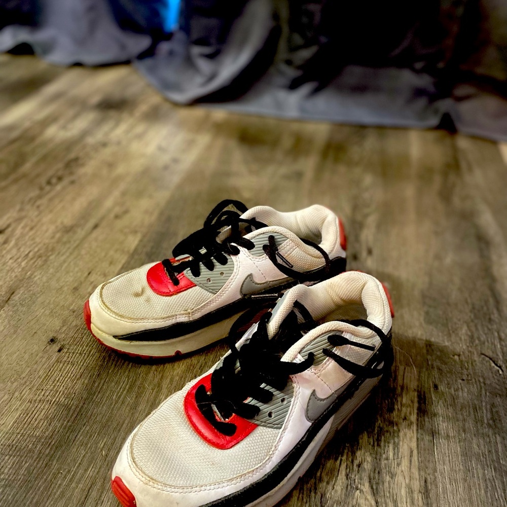 nike boys air maxes